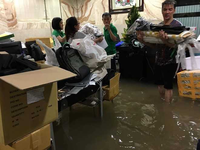 Sau tran mua lon, Mr. Dam phai mua lai dao cu cho show dien hinh anh 1