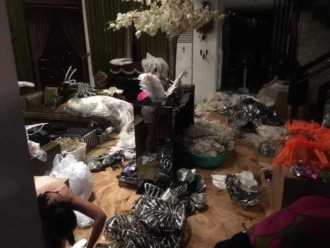 Sau tran mua lon, Mr. Dam phai mua lai dao cu cho show dien hinh anh 2