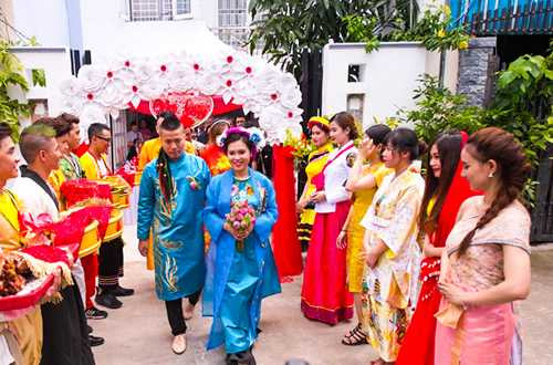 Sau hơn ba năm yêu nhau, DJ Wang Trần và đạo diễn Huỳnh Phúc Thanh Nhân quyết định về chung một mái nhà.