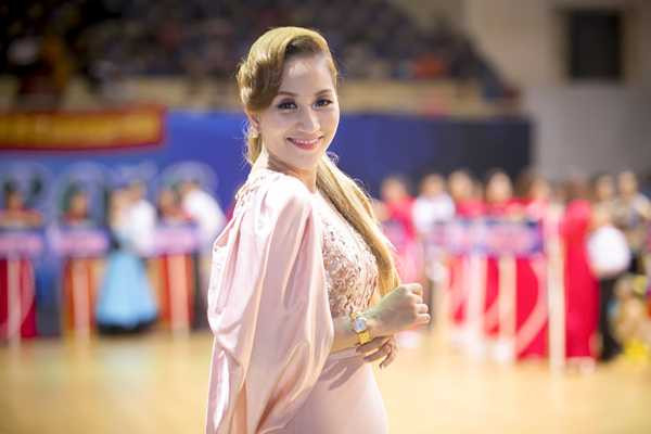 Hơn một năm sau khi sinh con trai đầu lòng, cô đã lấy lại vóc dáng như thuở son rỗi.