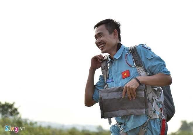 Man cau hon bat ngo khi nhay du tu truc thang o do cao 800 m hinh anh 10