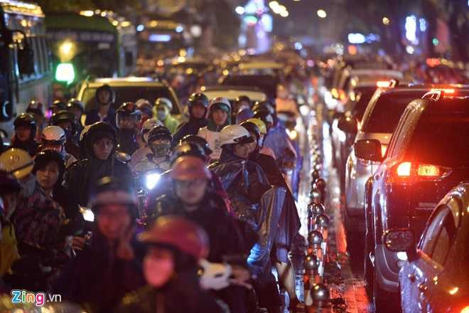 Duong pho Sai Gon lai 'ket cung' sau mua hinh anh 10