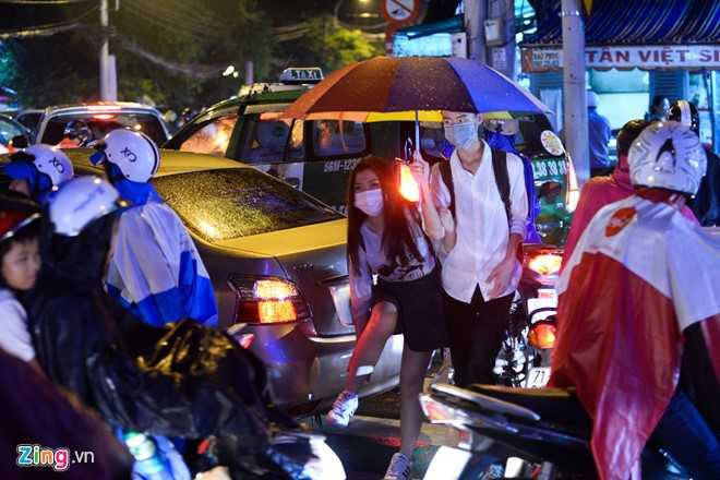 Duong pho Sai Gon lai 'ket cung' sau mua hinh anh 11