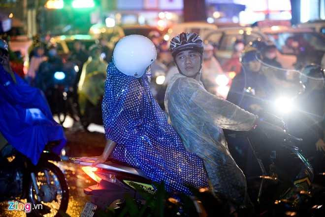 Duong pho Sai Gon lai 'ket cung' sau mua hinh anh 14