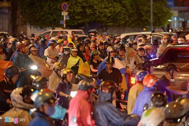 Duong pho Sai Gon lai 'ket cung' sau mua hinh anh 5