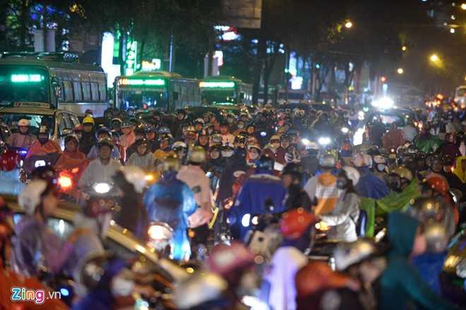 Duong pho Sai Gon lai 'ket cung' sau mua hinh anh 8