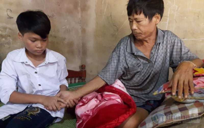 thanh-hoa-hoan-canh-dang-thuong-cua-hoc-sinh-viet-don-xin-thoi-hoc-vi-bo-me-om-nha-het-gao-an-55-220237