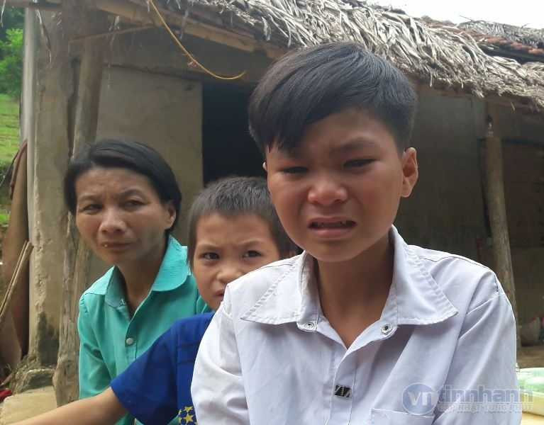 thanh-hoa-hoan-canh-dang-thuong-cua-hoc-sinh-viet-don-xin-thoi-hoc-vi-bo-me-om-nha-het-gao-an-55-220239