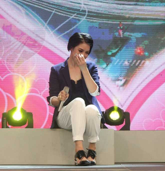 Chong Thu Phuong goi vo la 'be' tren song truc tiep hinh anh 2