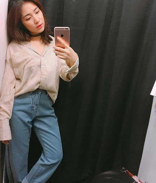 Hòa Minzy mặc áo trễ cổ, hé lộ 