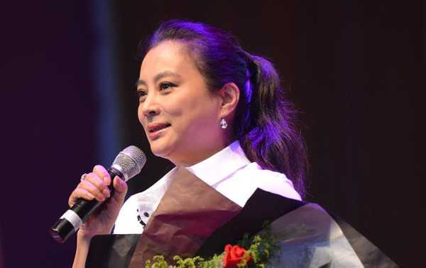 Yeu tinh dep nhat 'Tay du ky' xuong sac, lan dan o tuoi 53 hinh anh 3