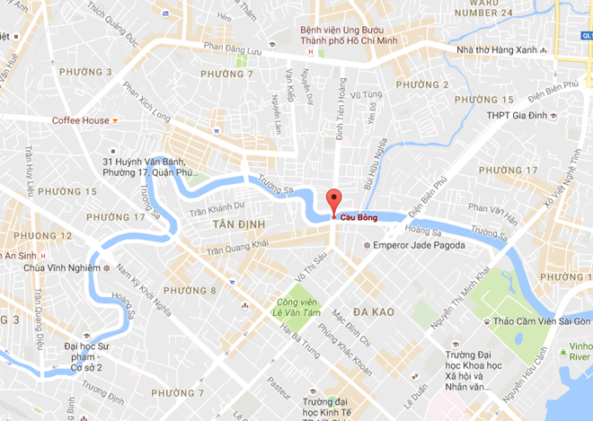 Thanh nien bi chem gan lia tay khi dang chay xe o Sai Gon hinh anh 2