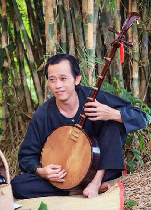 20161019082237-hoai-linh-2