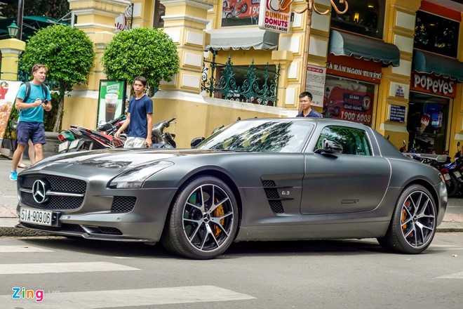 Hai sieu xe nha chong Ha Tang xuat hien tren pho Sai Gon hinh anh 4