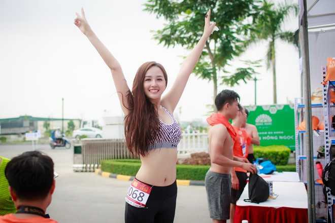 Mai Phuong Thuy bi nghi dung photoshop chinh vong eo qua da hinh anh 2