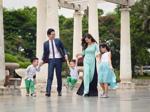 tan chay voi khoanh khac ben vo dep, con xinh cua phan anh hinh anh 4