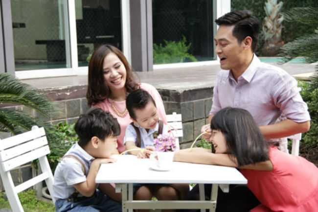 tan chay voi khoanh khac ben vo dep, con xinh cua phan anh hinh anh 13