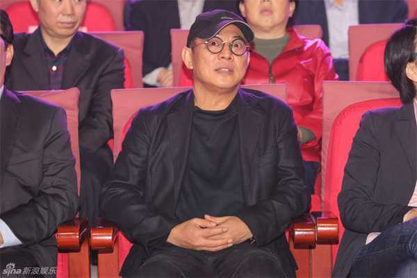 Lý Liên Kiệt góp mặt trong sự kiện ngày 26/10 tại Hợp Phì, An Huy. Ngôi sao Hoa ngữ trên hàng ghế khách mời và hào hứng dõi theo chương trình. Theo một nguồn tin, vì căn bệnh cường giáp mà Lý Liên Kiệt phải hạn chế tối đa việc vận động mạnh, nhằm tránh khả năng bị liệt.