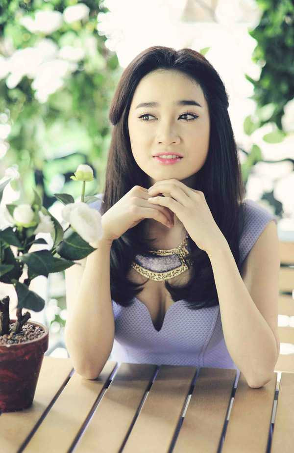 nha phuong lot xac tu “gai que” den my nhan khoe nguc 