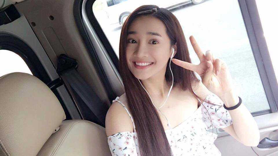 nha phuong lot xac tu “gai que” den my nhan khoe nguc 