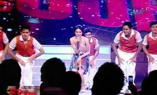 Sốc vì mỹ nữ đẹp nhất Philippines lộ trọn ngực trong show cho thiếu nhi - 1