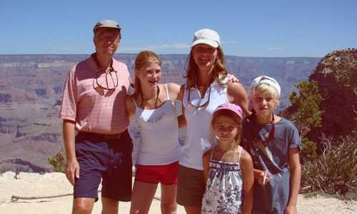 Gia đình Bill Gates trong một chuyến đi. Ảnh: Melinda Gates