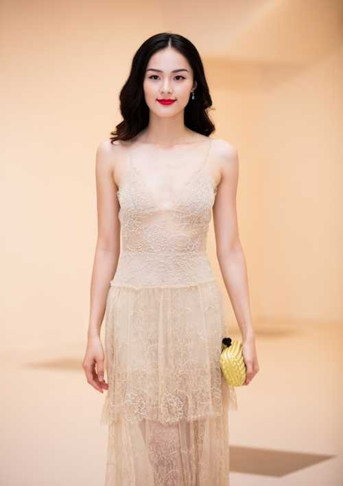 Những lần sexy hiếm hoi “chết người” của cô Tấm Hạ Vi - 3