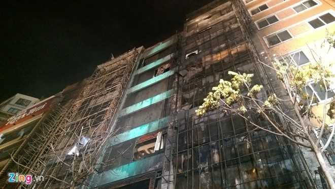 Ben trong hien truong vu hoa hoan tai quan karaoke hinh anh 1