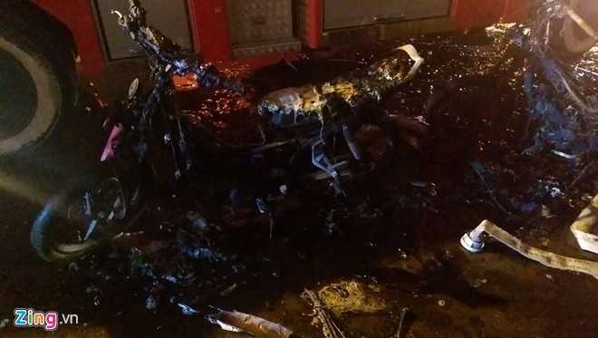 Ben trong hien truong vu hoa hoan tai quan karaoke hinh anh 6