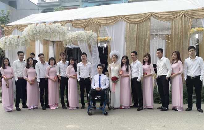 9X xinh dep quyet ket duyen voi ban trai bi liet hinh anh 1