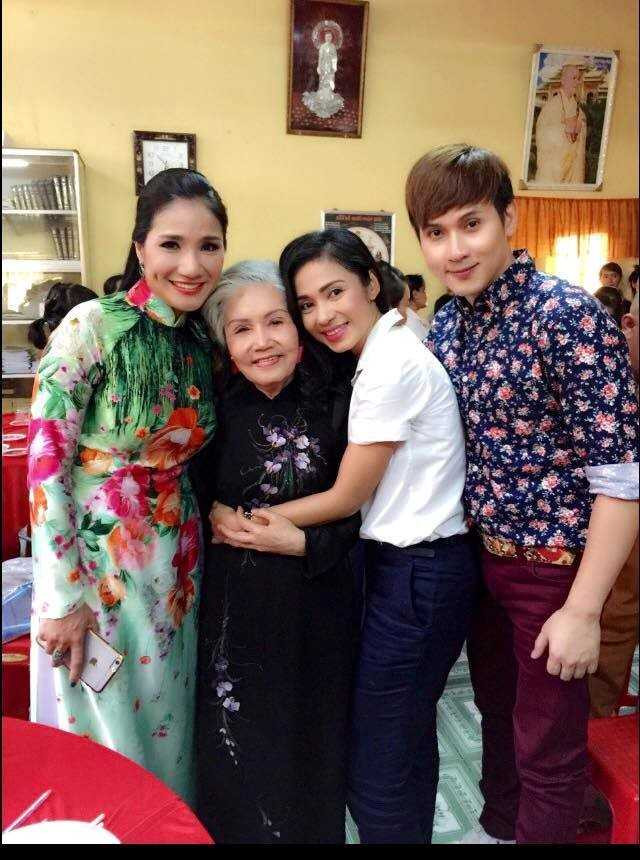 Ut Bach Lan: Sau nu hat dao, nuoi 4 con rieng cua chong hinh anh 4