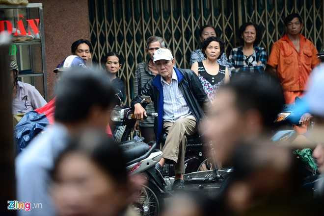 Cac con nuoi khoc nuc no o le hoa tang sau nu Ut Bach Lan hinh anh 5