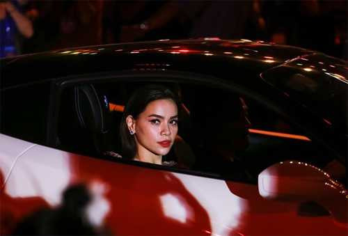 Những lần mượn siêu xe gây ồn ào của Hà Hồ, Thủy Tiên - 1