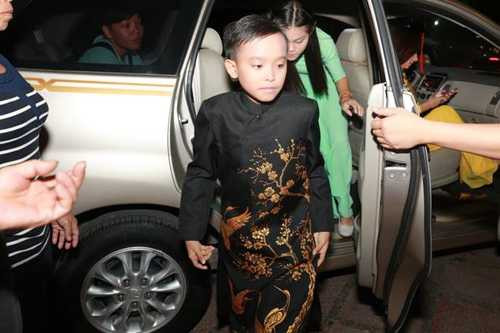 Bất ngờ với cảnh đi diễn như siêu sao của Hồ Văn Cường - 5