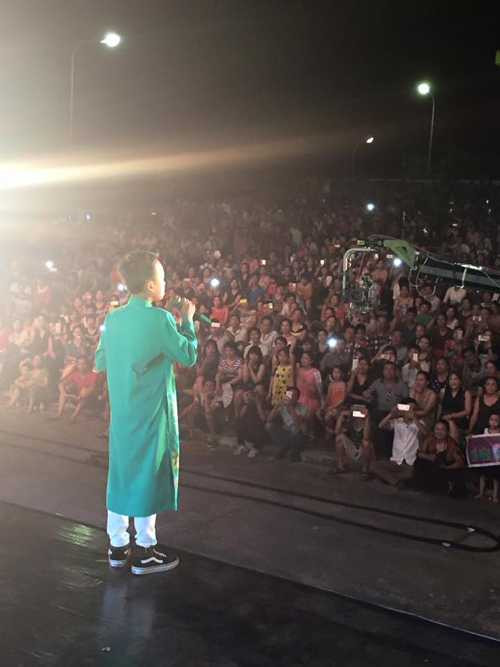 Bất ngờ với cảnh đi diễn như siêu sao của Hồ Văn Cường - 7