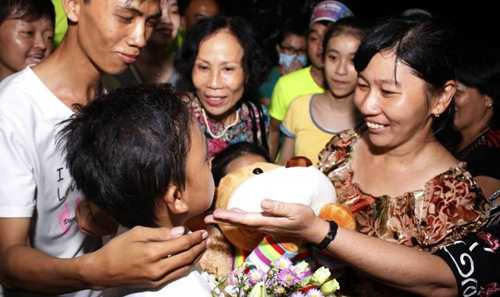 Bất ngờ với cảnh đi diễn như siêu sao của Hồ Văn Cường - 9