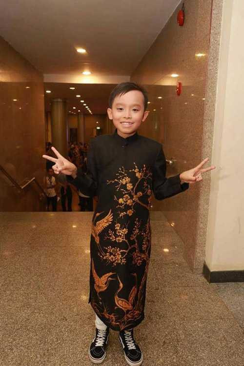 Bất ngờ với cảnh đi diễn như siêu sao của Hồ Văn Cường - 11