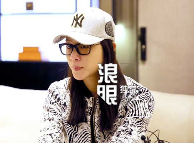 Hoa hau 'bo nhi' cua Lin Dan om mat khoc nuc no xin tha thu hinh anh 2