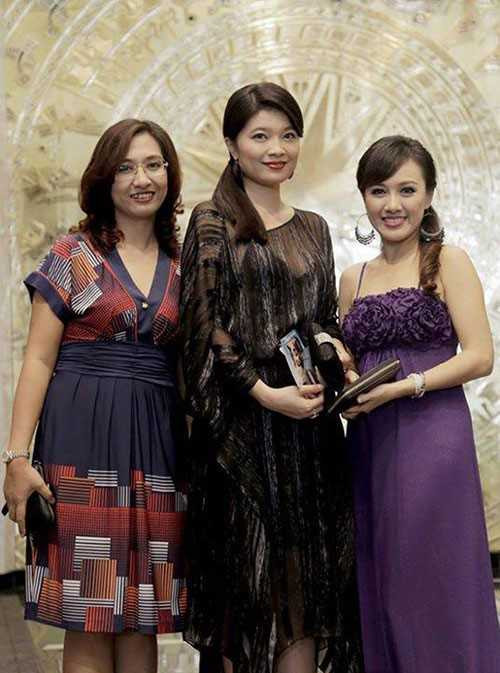 Một khán giả viết: “Tam ca 3A” của Thời sự 19h là Vân Anh, Diệp Anh và Hoài Anh... giờ chỉ còn 1 người!”.