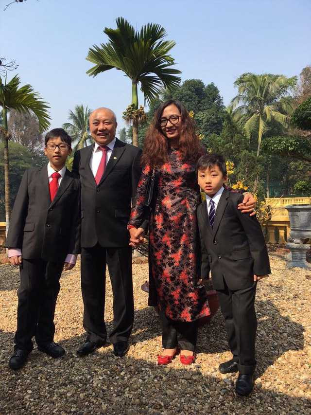 Gia đình hạnh phúc của BTV Vân Anh.