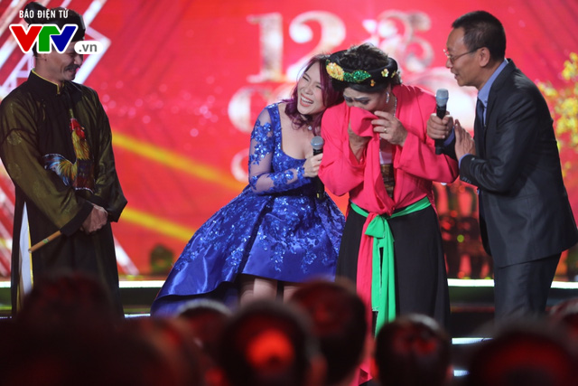 Mỹ Tâm hứa gửi thiệp mời cưới cho NB Lại Văn Sâm đầu tiên - Ảnh 1.