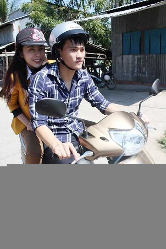 Thủy Tiên tiết lộ Công Vinh từng phải bán ôtô để trị thương. Ảnh: FB.