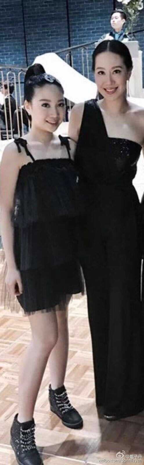 Con gái 12 tuổi của Chân Tử Đan xinh như hoa hậu trên sân khấu - 6