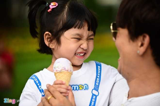 'Ong bo don than' Ung Dai Ve tro tai cham soc con gai cung hinh anh 10