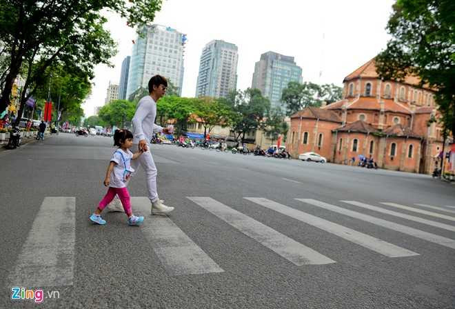 'Ong bo don than' Ung Dai Ve tro tai cham soc con gai cung hinh anh 13