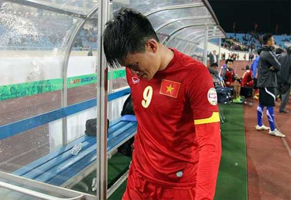 Công Vinh đã có những quãng trầm đắng đót ít ai biết được.