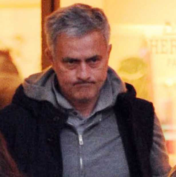 Mourinho cau co thap tung con gai di mua do nu trang hinh anh 4