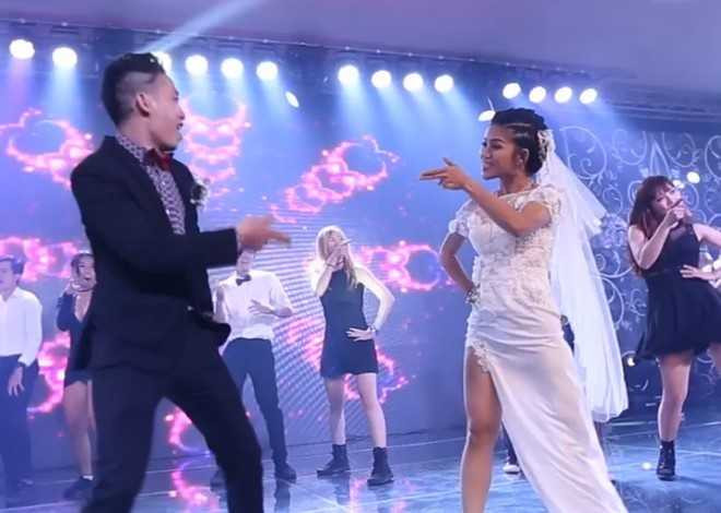 Anh 'cau be but chi' phien ban Viet noi bat nhat tuan qua hinh anh 1