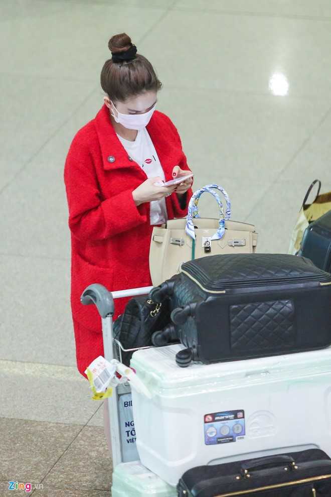 Ngoc Trinh bit kin mat khi ve nuoc sau ky nghi voi ban trai hinh anh 6