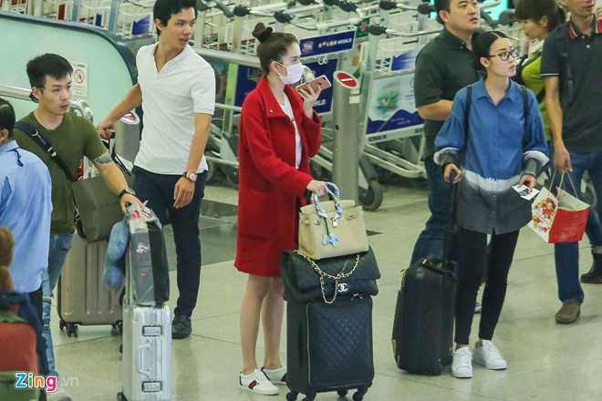 Ngoc Trinh bit kin mat khi ve nuoc sau ky nghi voi ban trai hinh anh 3